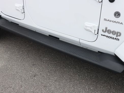 Used 2021 Jeep Wrangler Unlimited Sahara image 9