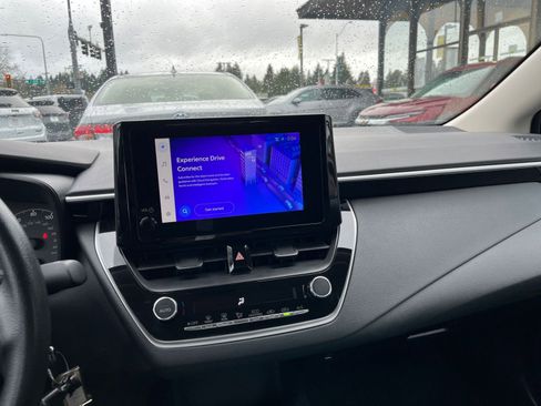 Used 2025 Toyota Corolla LE image 20