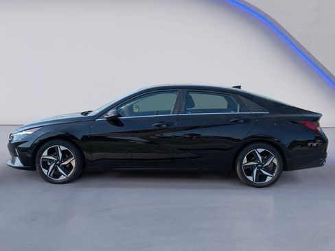 Used 2022 Hyundai Elantra Limited w/ Cargo Package image 3