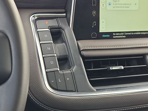 Used 2024 GMC Yukon XL SLT image 28