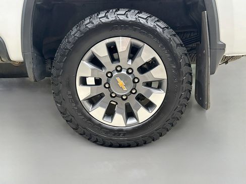 Used 2024 Chevrolet Silverado 2500 Custom AWD/4WD image 31