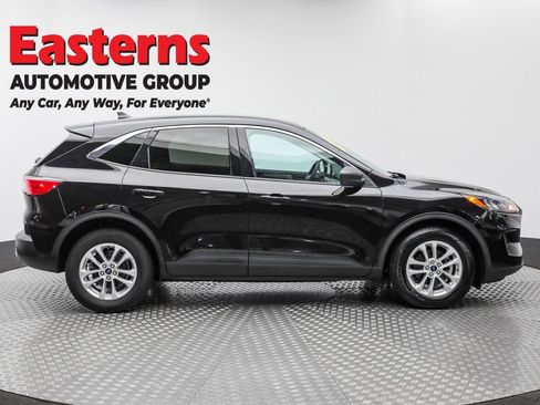 Used 2022 Ford Escape SE image 4