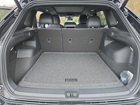 New 2026 Volkswagen Tiguan SE R-Line image 12