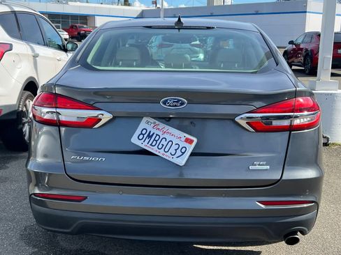Used 2019 Ford Fusion SE image 5