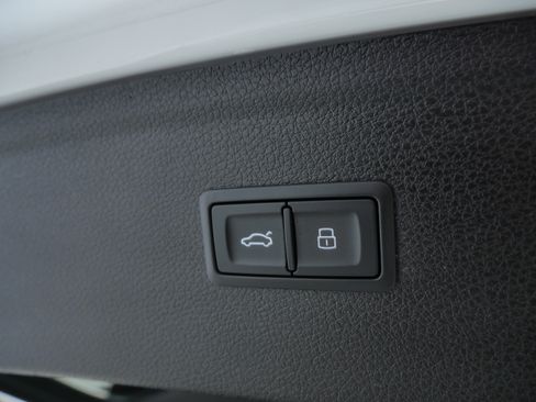 Used 2023 Audi Q5 e Premium w/ Convenience Package AWD/4WD image 8