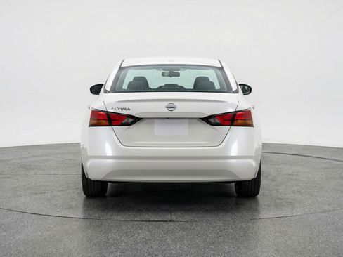 Used 2025 Nissan Altima 2.5 SV image 6