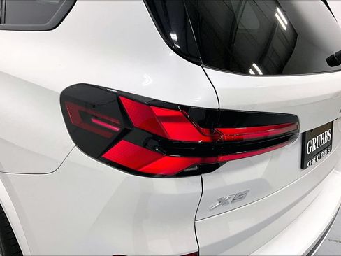 Used 2024 BMW X5 sDrive40i w/ M Sport Package RWD image 37