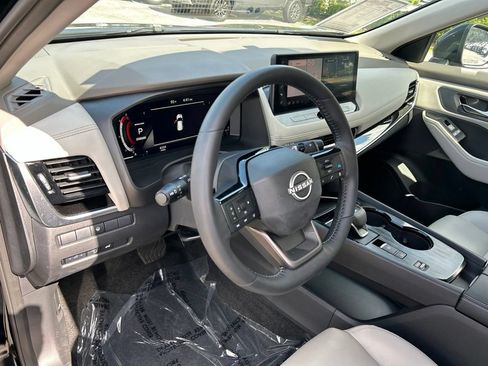 Certified 2025 Nissan Rogue SL FWD image 23
