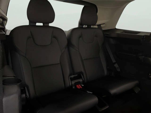 Used 2025 Volvo XC90 B5 Core AWD/4WD image 55