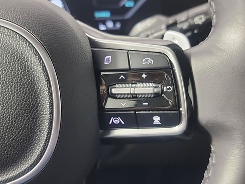 Used 2025 Kia Carnival SX FWD image 29