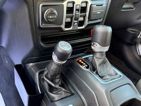 Used 2021 Jeep Wrangler Unlimited Sport AWD/4WD image 23