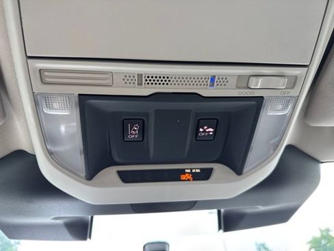 Used 2024 Subaru Forester AWD/4WD image 2