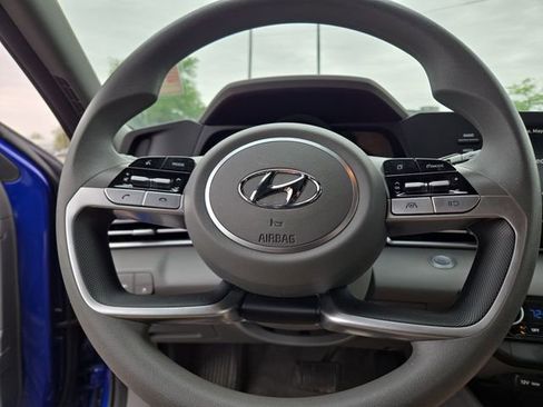 Used 2023 Hyundai Elantra SEL FWD image 16