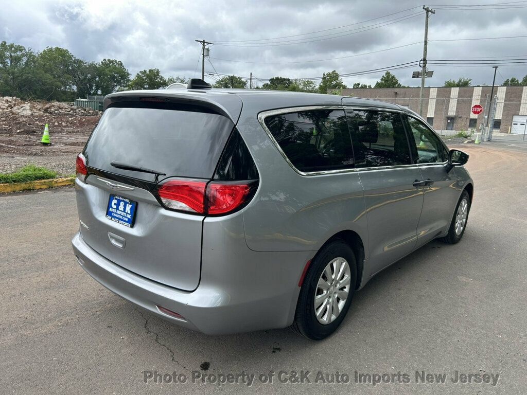 Used 2020 Chrysler Voyager L FWD image 10