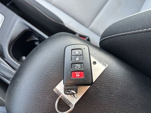 Used 2018 Toyota RAV4 XLE image 34