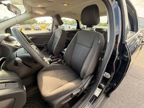 Used 2017 Ford Focus SE FWD image 10