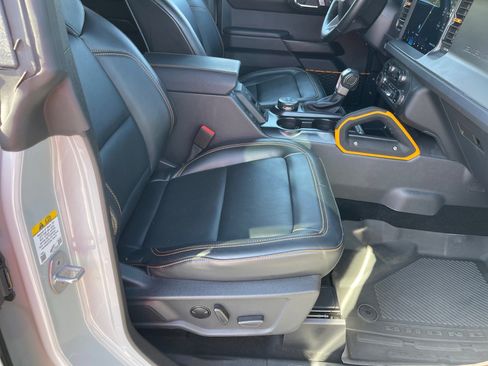 Used 2024 Ford Bronco Badlands image 19