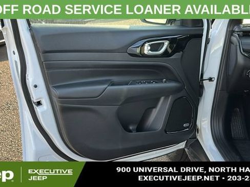 Used 2025 Jeep Compass Limited w/ Sun & Sound Group AWD/4WD image 9