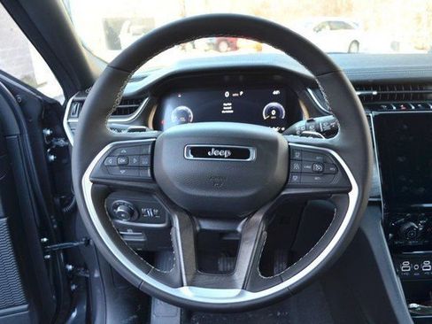 New 2025 Jeep Grand Cherokee Limited image 16