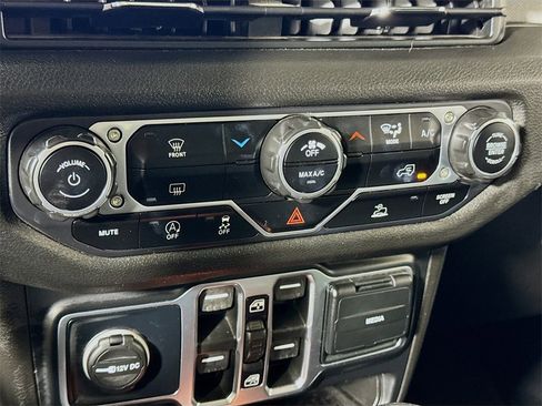 Used 2024 Jeep Wrangler Sport S image 13