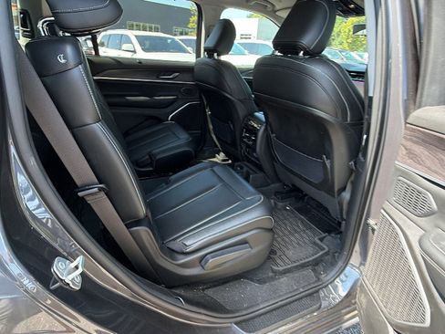 Used 2023 Jeep Grand Cherokee L Limited w/ Luxury Tech Group II AWD/4WD image 21