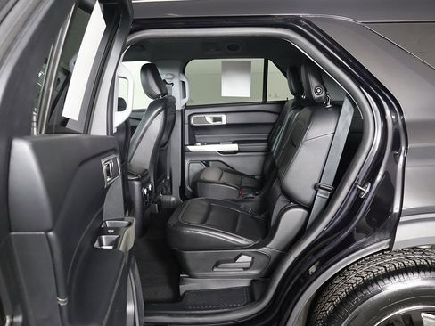 Used 2020 Ford Explorer XLT w/ Equipment Group 202A image 30