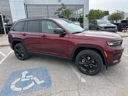 New 2025 Jeep Grand Cherokee Altitude image 41
