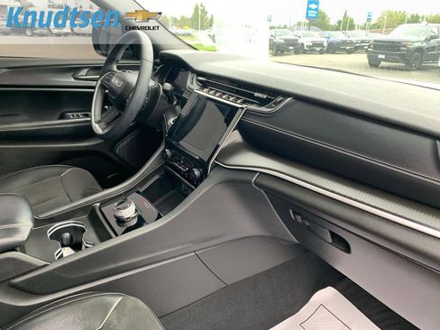 Used 2023 Jeep Grand Cherokee Altitude AWD/4WD image 12