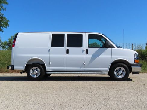Used 2025 Chevrolet Express 2500 w/ Driver Convenience Package RWD image 2