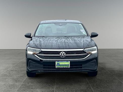 Used 2022 Volkswagen Jetta SE FWD image 2