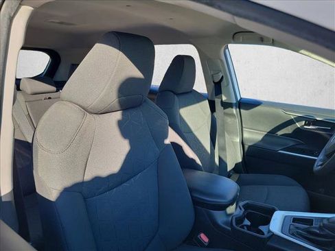 Used 2021 Toyota RAV4 XLE image 15
