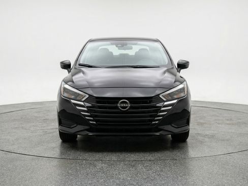 Used 2025 Nissan Versa SV image 2