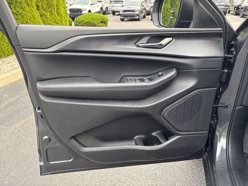 New 2025 Jeep Grand Cherokee Laredo X w/ Luxury Tech Group I image 15