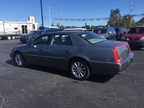Used 2006 Cadillac DTS w/ Trunk Convenience Package FWD image 3
