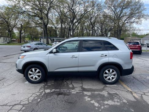 Used 2012 Kia Sorento LX w/ Third Row Pkg FWD image 8