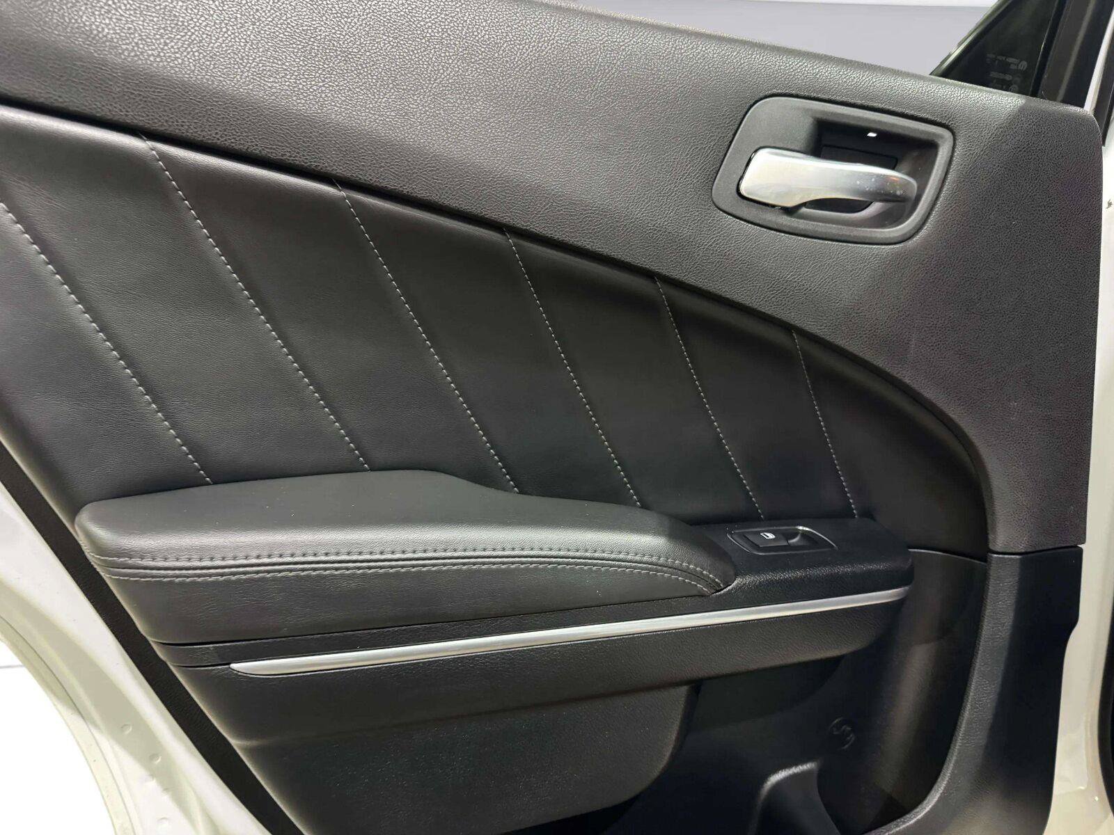 Used 2018 Dodge Charger R/T w/ Plus Group RWD image 34