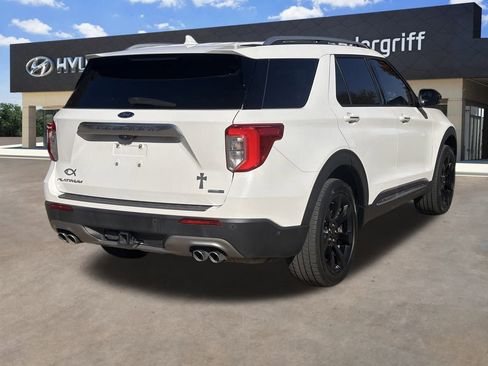 Used 2020 Ford Explorer Platinum w/ Premium Technology Package image 12