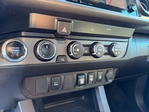 Used 2019 Toyota Tacoma TRD Off-Road image 17