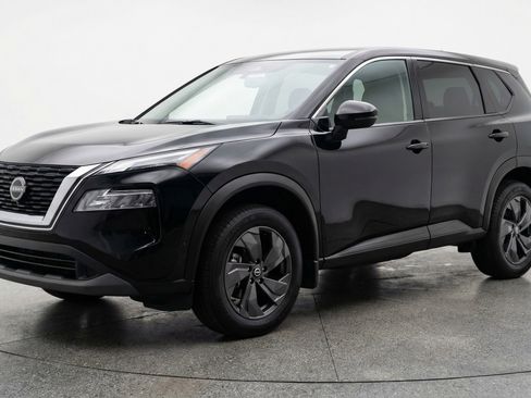 Used 2025 Nissan Rogue SV image 3