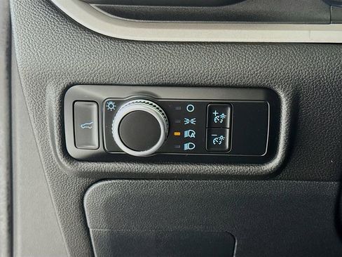 Used 2023 Ford Explorer XLT AWD/4WD image 11