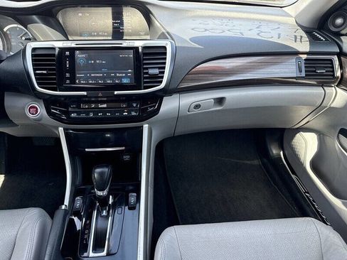 Used 2017 Honda Accord EX-L image 25