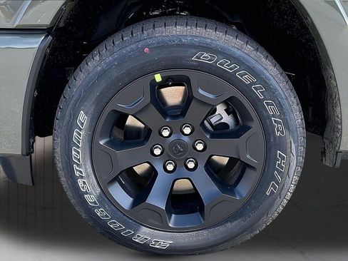 New 2026 RAM 1500 4x4 Crew Cab image 32