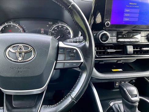 Used 2023 Toyota Highlander XLE AWD/4WD image 24