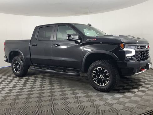 Used 2024 Chevrolet Silverado 1500 ZR2 image 2
