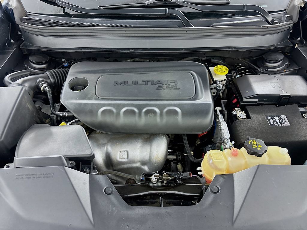 Used 2019 Jeep Cherokee Latitude Plus FWD image 28