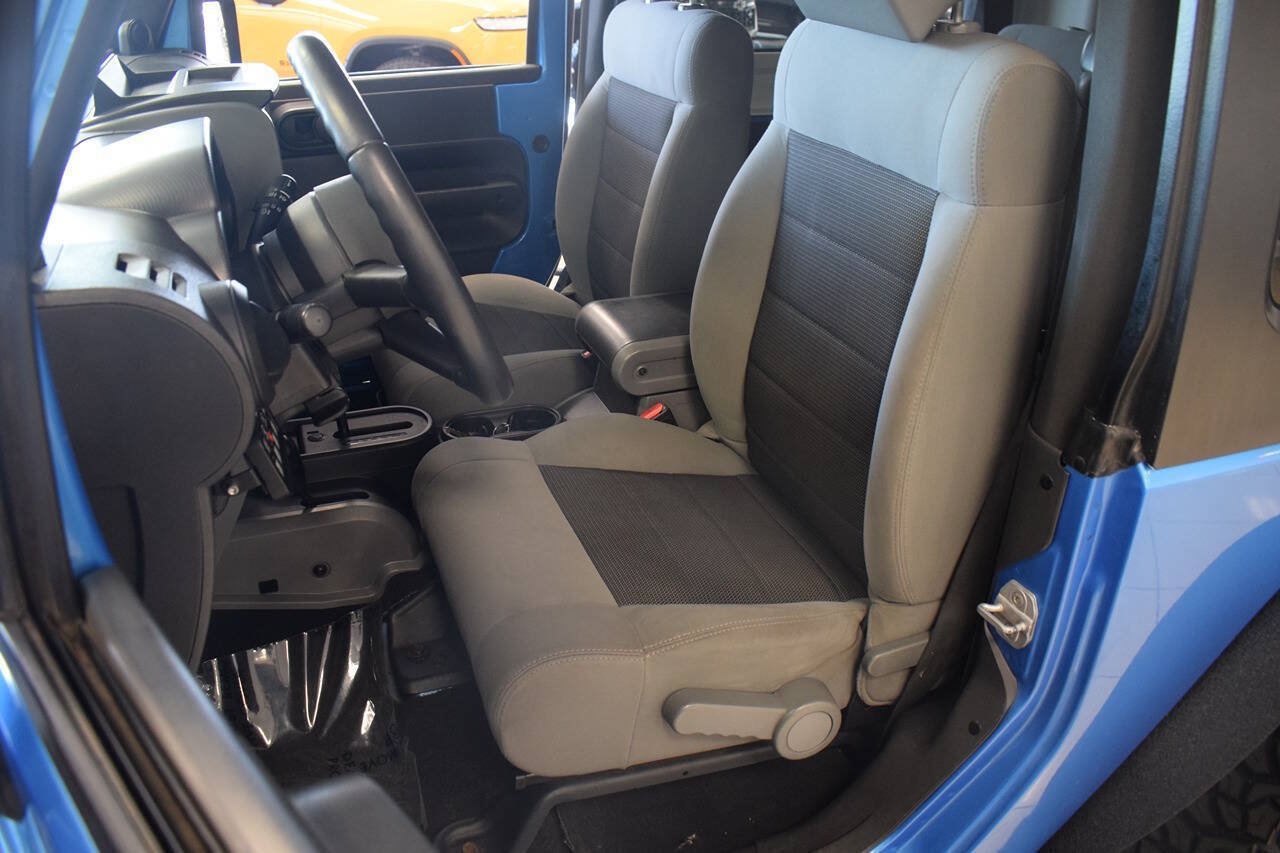 Used 2010 Jeep Wrangler Rubicon w/ PWR Convenience Group AWD/4WD image 39