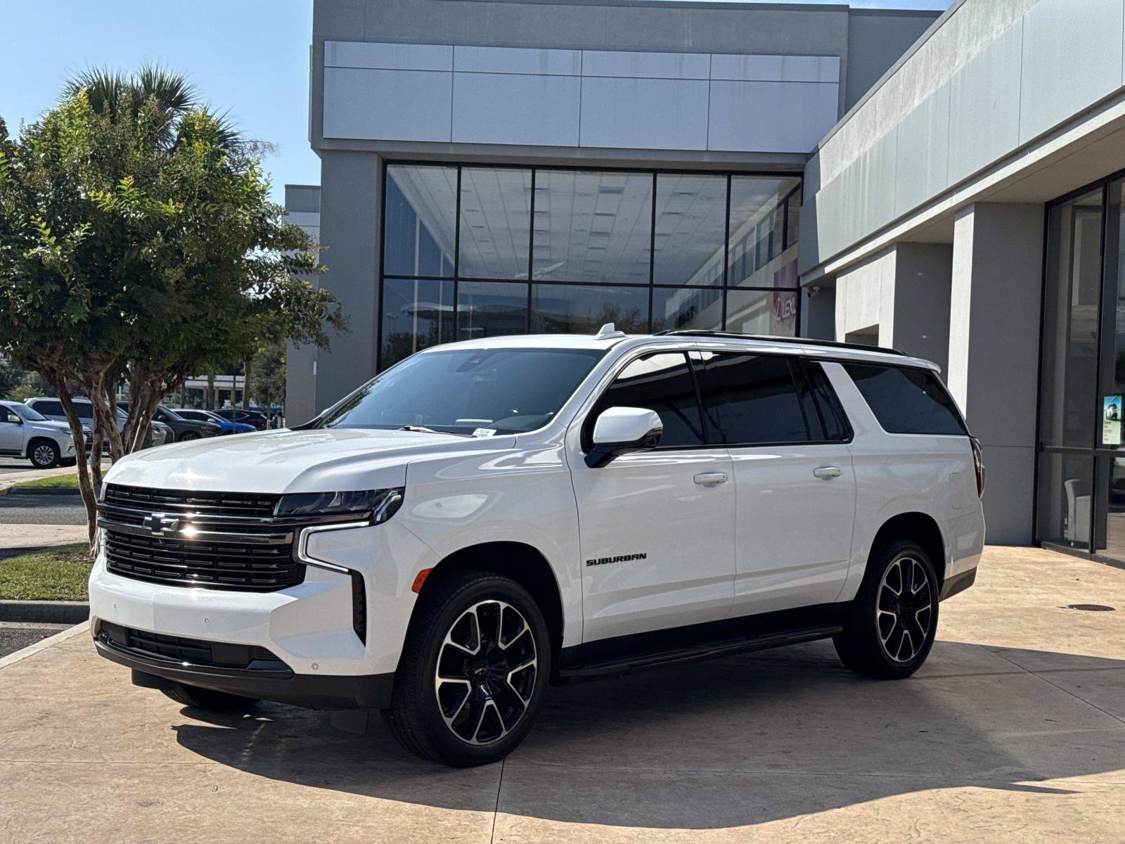 Used 2021 Chevrolet Suburban RST w/ Luxury Package RWD image 7