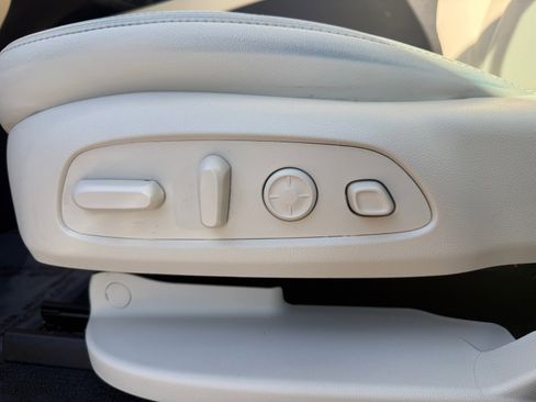 Used 2023 Buick Enclave Premium image 13