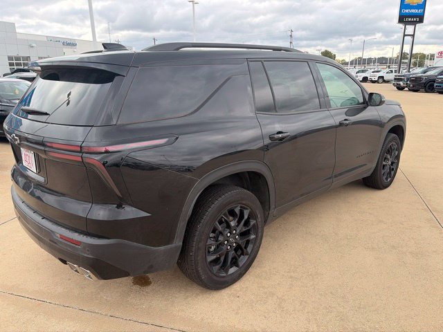Used 2026 Chevrolet Traverse LT w/ Midnight/Sport Edition FWD image 4