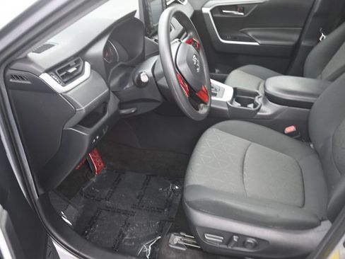 Used 2021 Toyota RAV4 XLE FWD image 10